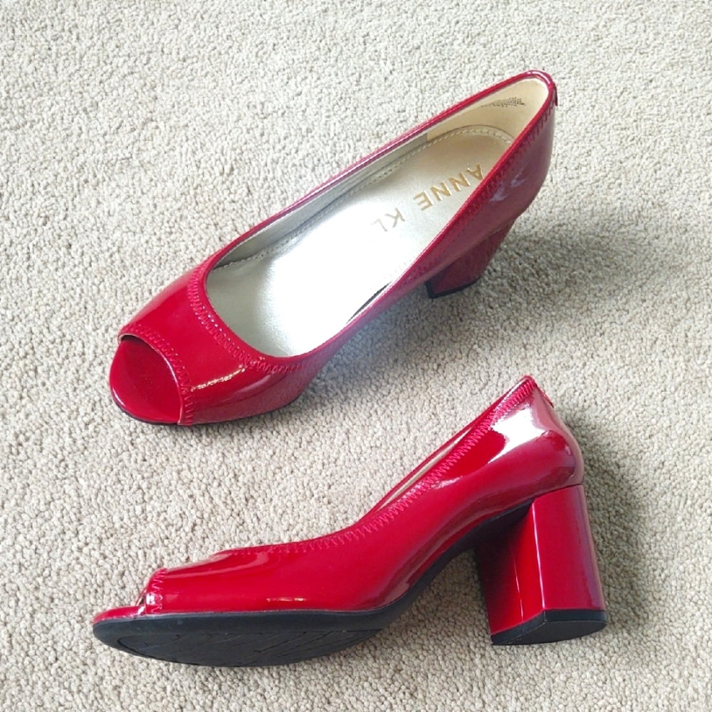 EUC Anne Klein red patent leather peeptoe block heel pumps